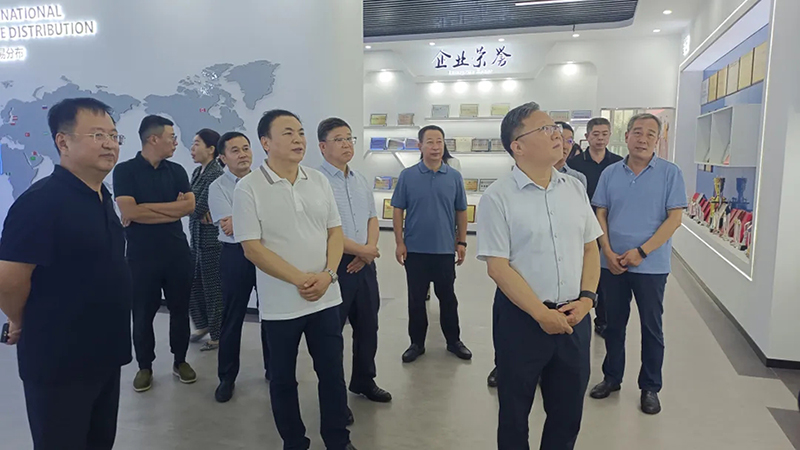 青島市政協(xié)副主席薄濤一行十余人蒞臨銳智智能考察調研